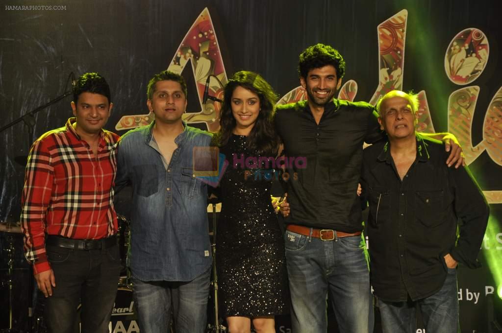 Aditya Roy Kapoor, Shraddha Kapoor, Mohit Suri, Mahesh Bhatt, Bhushan Kumar at Aashiqui concert in Bandra, Mumbai on 24th April 2013