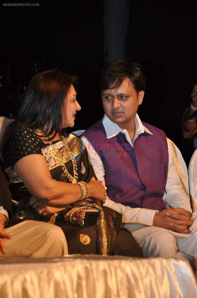 at Dinanath Mangeshkar Awards in Sion, Mumbai on 24th April 2013