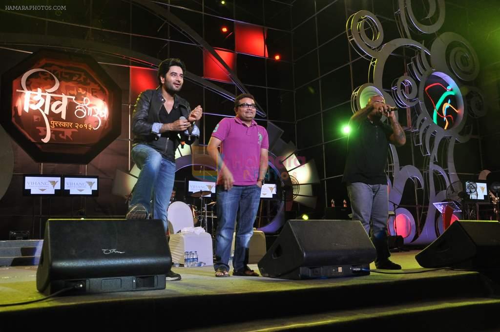 Vishal Dadlani and Shekhar Ravjiani at Vishal Shekhar concert organised by Vihang and Purvesh Sarnaik in Thane, Mumbai on 25th April 2013