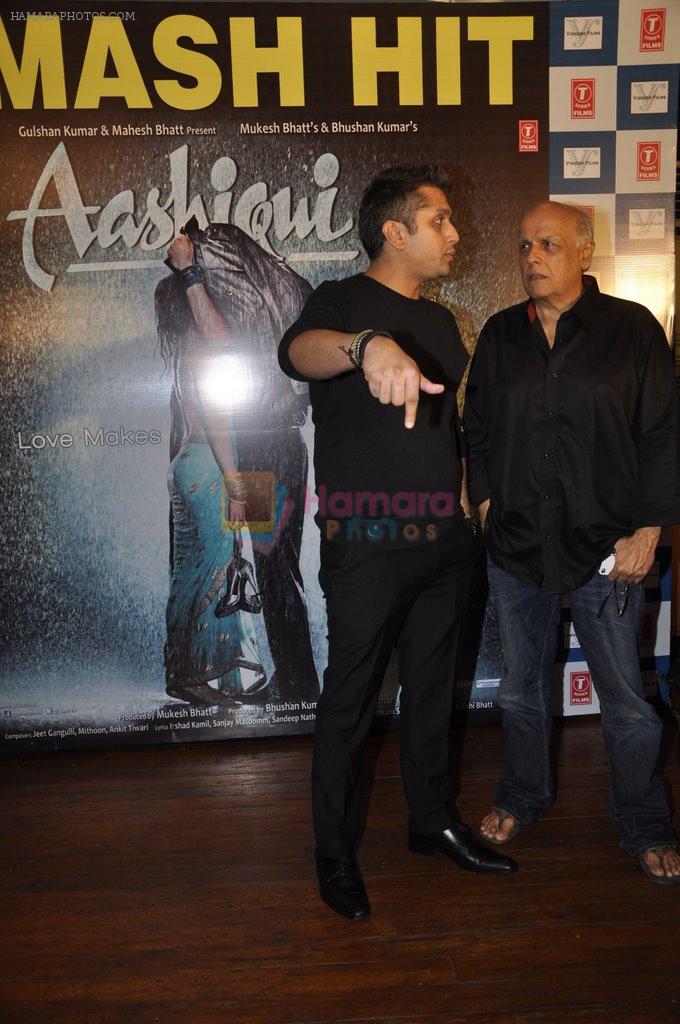 Mahesh Bhatt at Aashiqui 2 success bash in Escobar, Mumbai on 30th April 2013