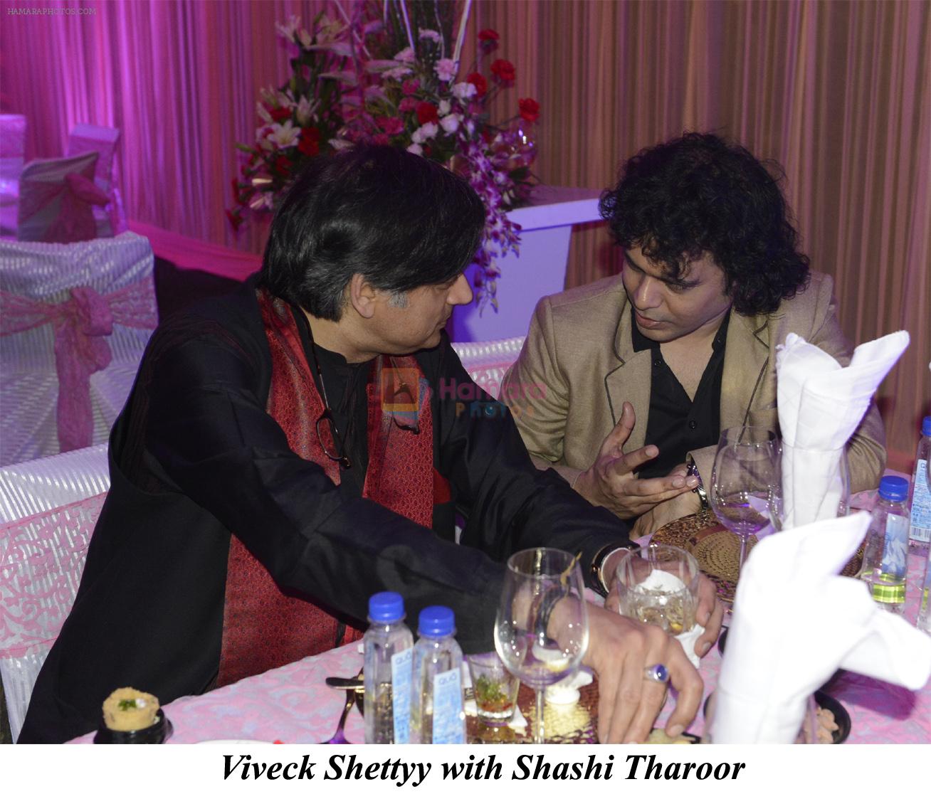 Viveck Shettyy with Shashi Tharoor at the Reception of Jai Singh and Shradha Singh on 7th May 2013