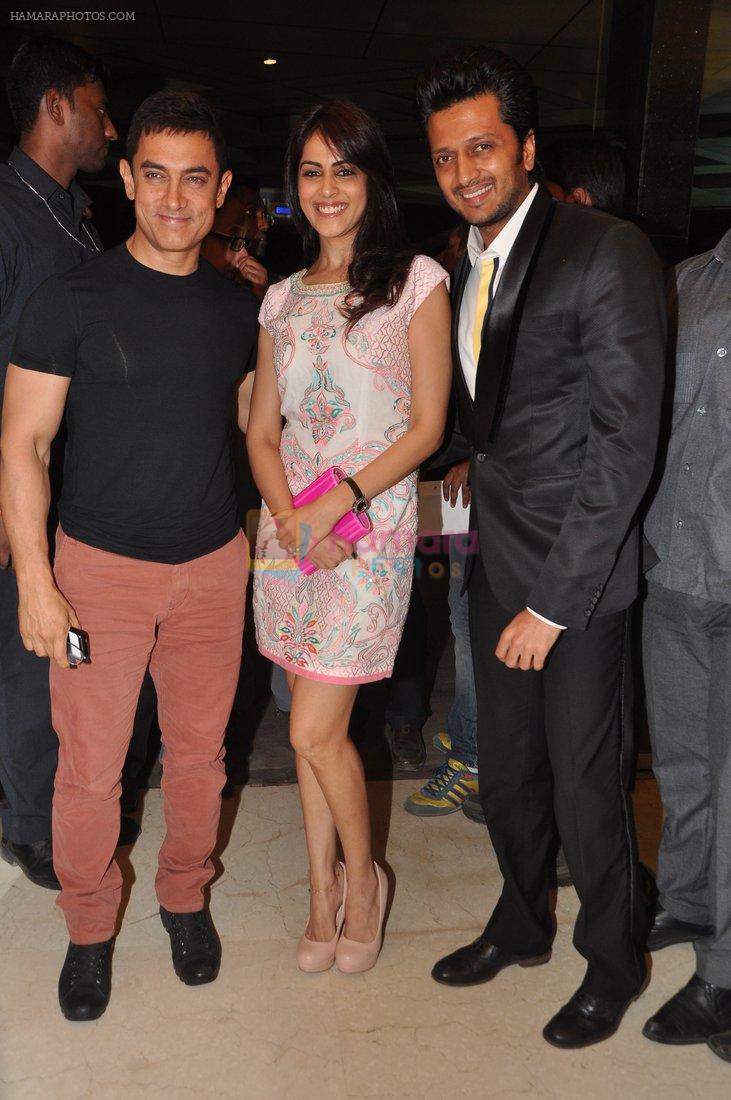 Aamir Khan, Genelia D Souza, Ritesh Deshmukh at Yamla Pagla Deewana 2 Music Launch in Novotel, Mumbai on 7th May 2013