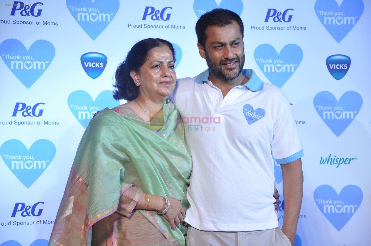 Abhishek Kapoor with mom at P&G thank you mom event in Bandra, Mumbai on 8th May 2013