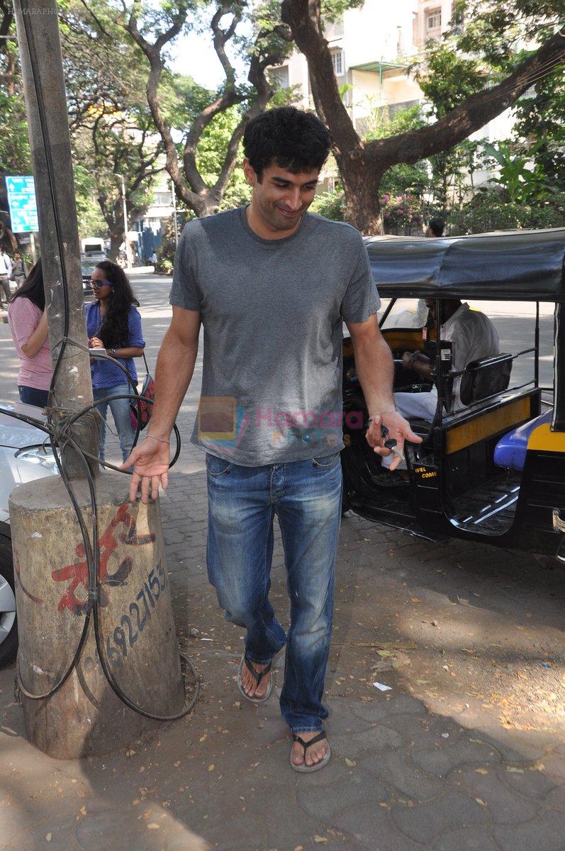Aditya Roy Kapoor snapped in bandra, Mumbai on 8th May 2013