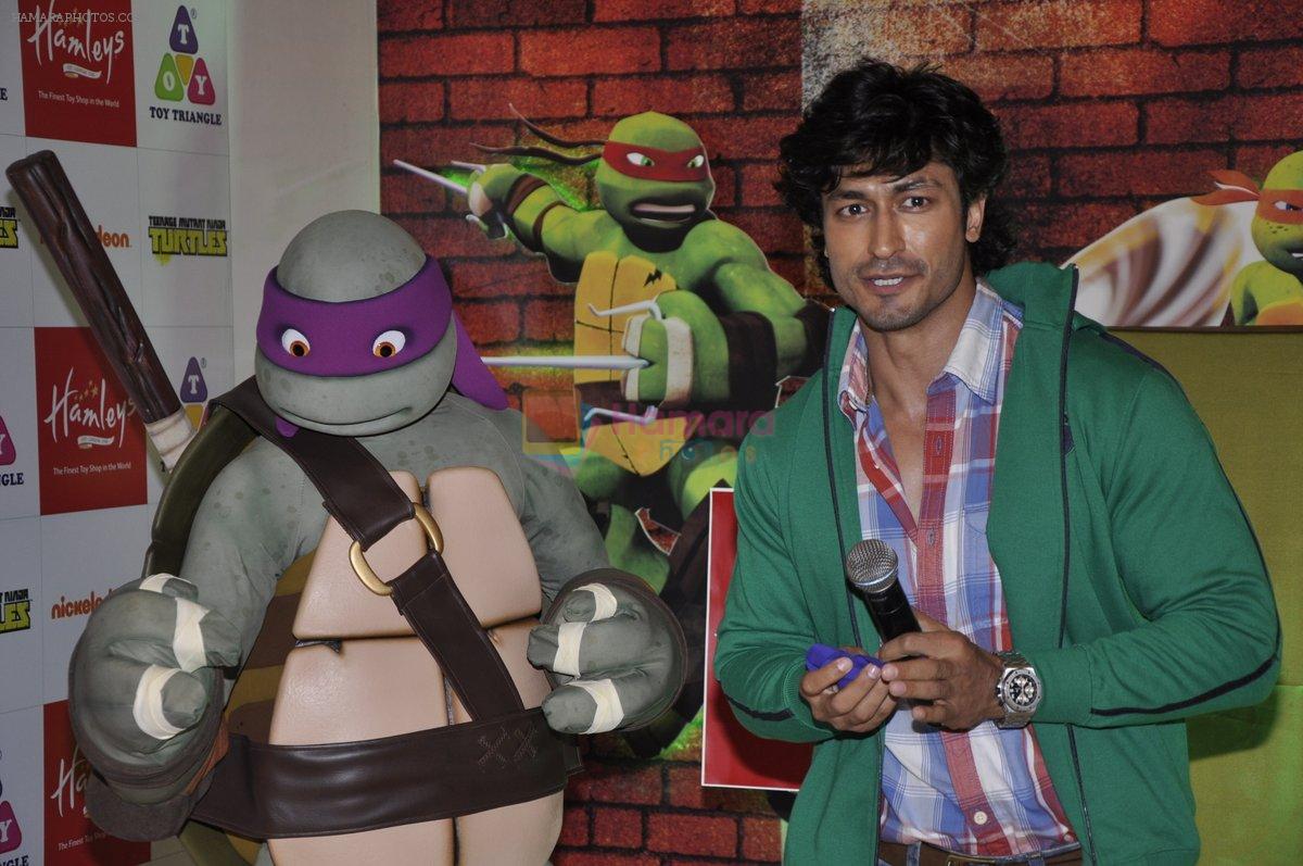 Vidyut Jamwal at the launch of teenage Mutant Ninja Turtle Toys at Hamleys in Mumbai on 8th May 2013