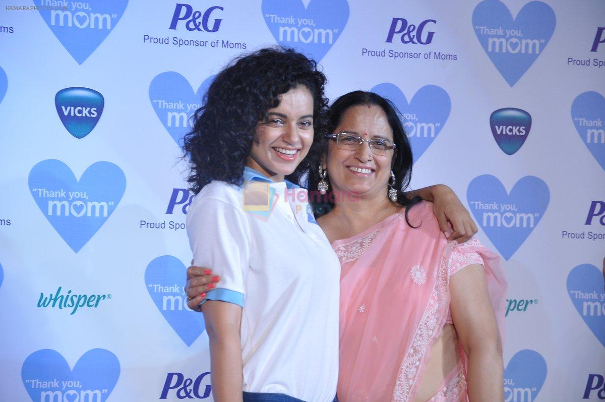 Kangana Ranaut with mom at P&G thank you mom event in Bandra, Mumbai on 8th May 2013