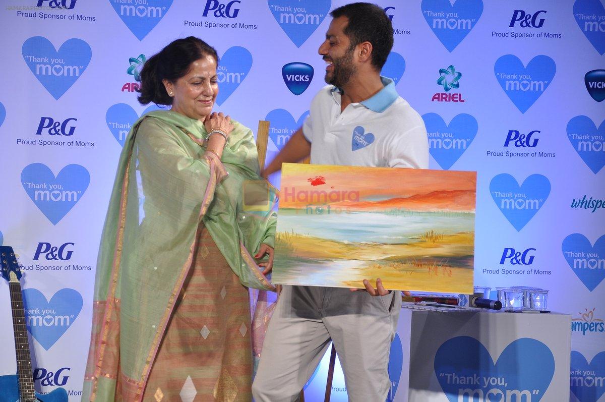 Abhishek Kapoor with mom at P&G thank you mom event in Bandra, Mumbai on 8th May 2013