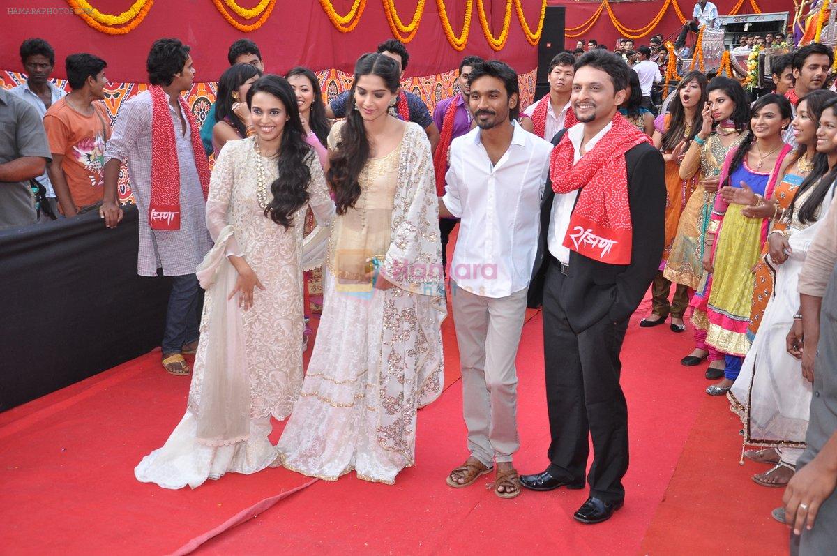 Sonam Kapoor, Dhanush, Swara Bhaskar at the launch of Raanjhanaa in Filmcity, Mumbai on 10th May 2013