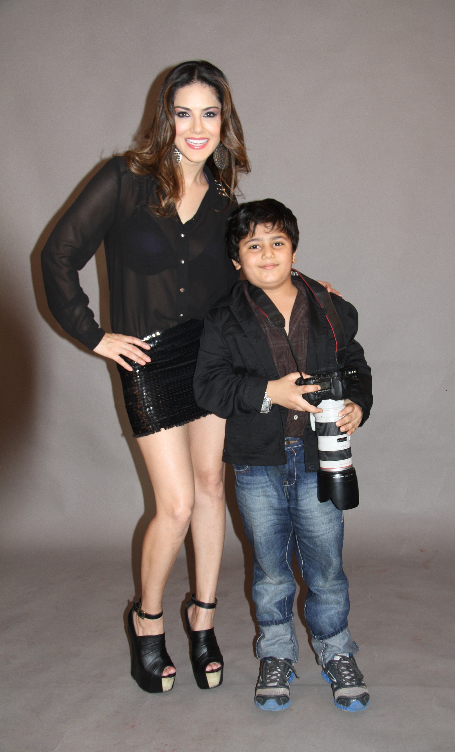 Sunny Leone got clicked by a 7 year old Chandresh on 6th May 2013