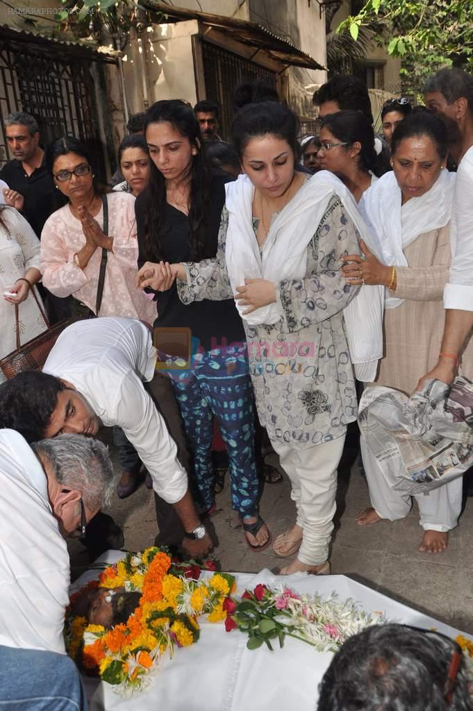 at Bollywood Photographer Jagdish Mali's funeral in Mumbai on 13th May 2013