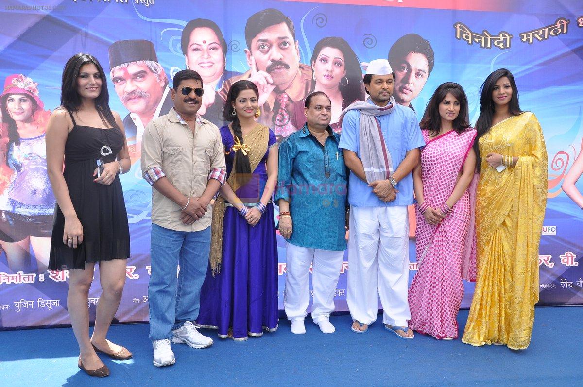 Sanjay Narvekar, Smita Gondkar and Nisha Parulekar at the Mahurat of Marathi movie Full to Dhamaal in Madh, Mumbai on 13th May 2013