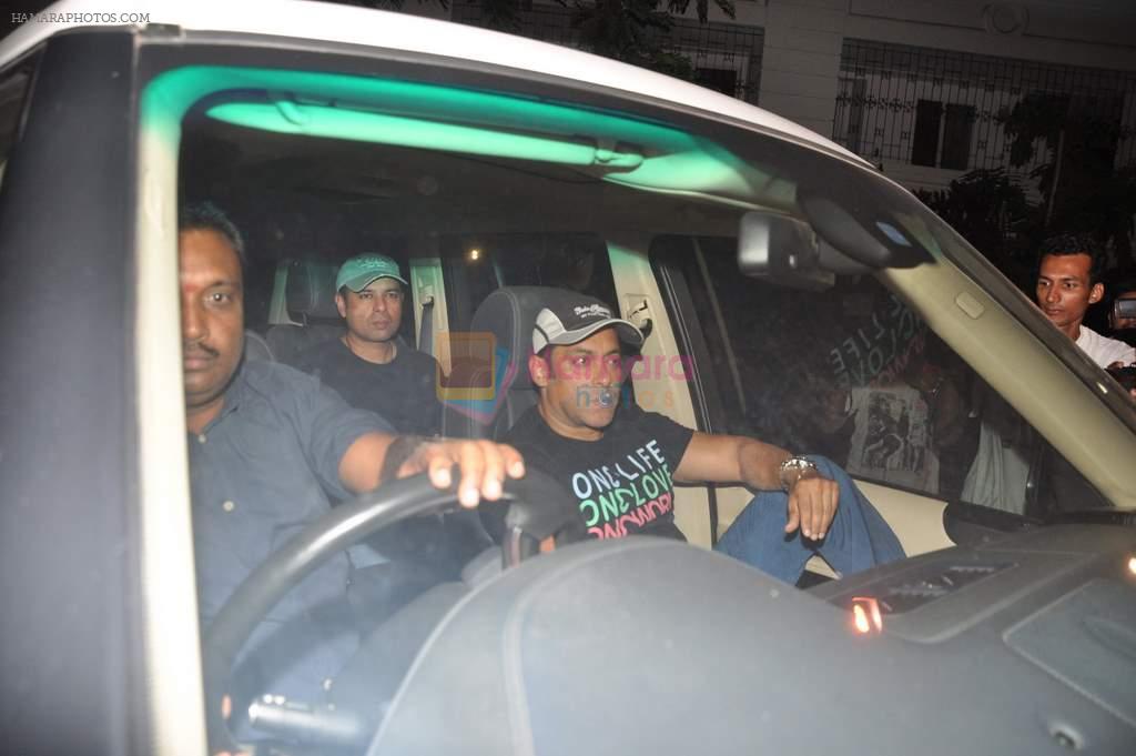 Salman Khan at Sanjay Dutt's home in Mumbai on 15th May 2013