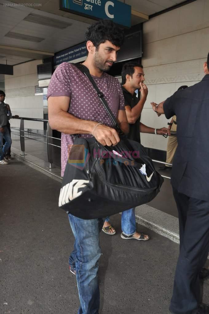 Aditya Roy Kapur leave for Dubai jawaani Dewaani promotions in Mumbai Airport on 16th May 2013