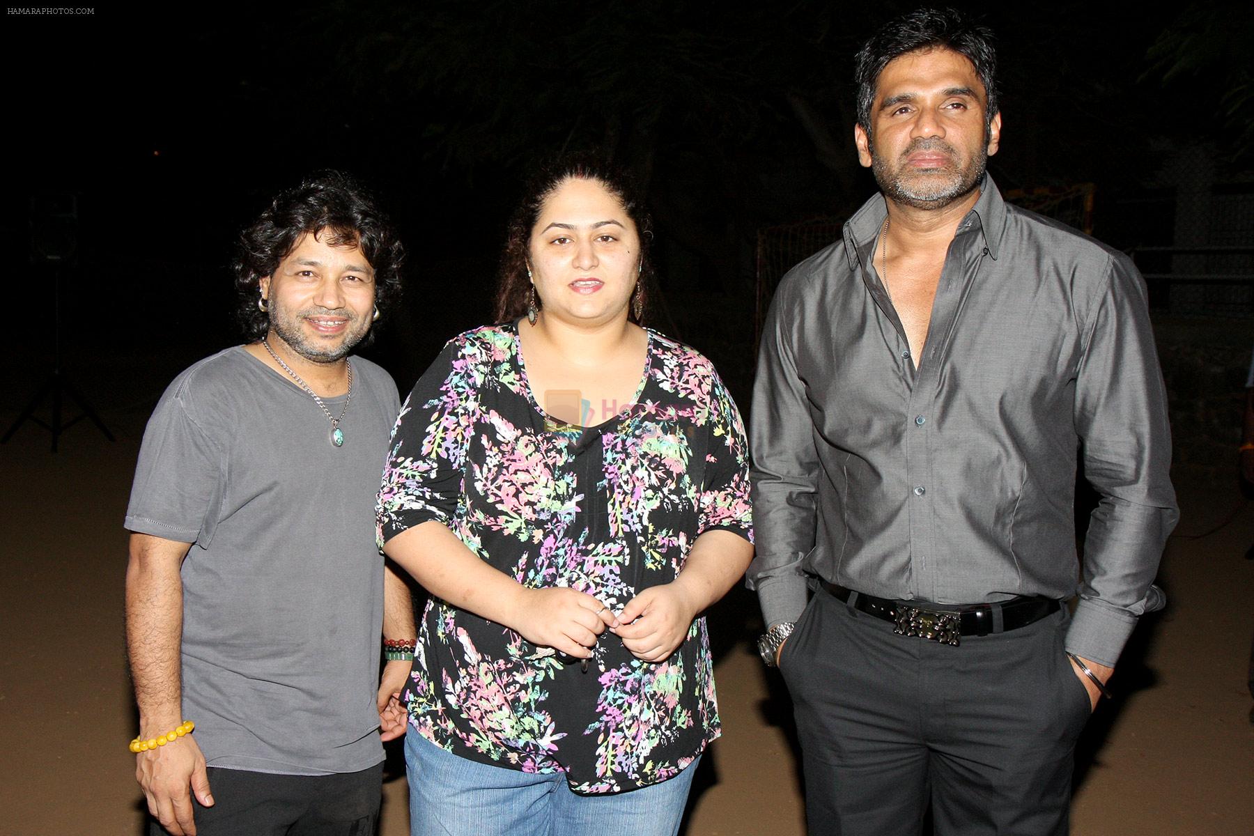 Kailash-Kher-with-his-wife-and-Sunil-Shetty at Cricket friendly match in Mumbai on 17th May 2013