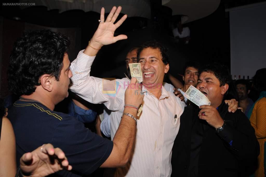 Ali Asgar, Kurush Deboo and Ashiesh Roy at Ashiesh Roy's Birthday Party in Mumbai on 18th May 2013