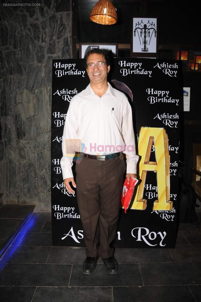 Kurush Deboo at Ashiesh Roy's Birthday Party in Mumbai on 18th May 2013