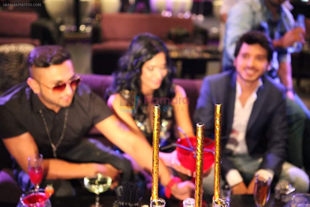 Honey Singh, Divyendu Sharma on location of Film Zaalim Dilli in Cavalli Club, Mumbai on 20th May 2013