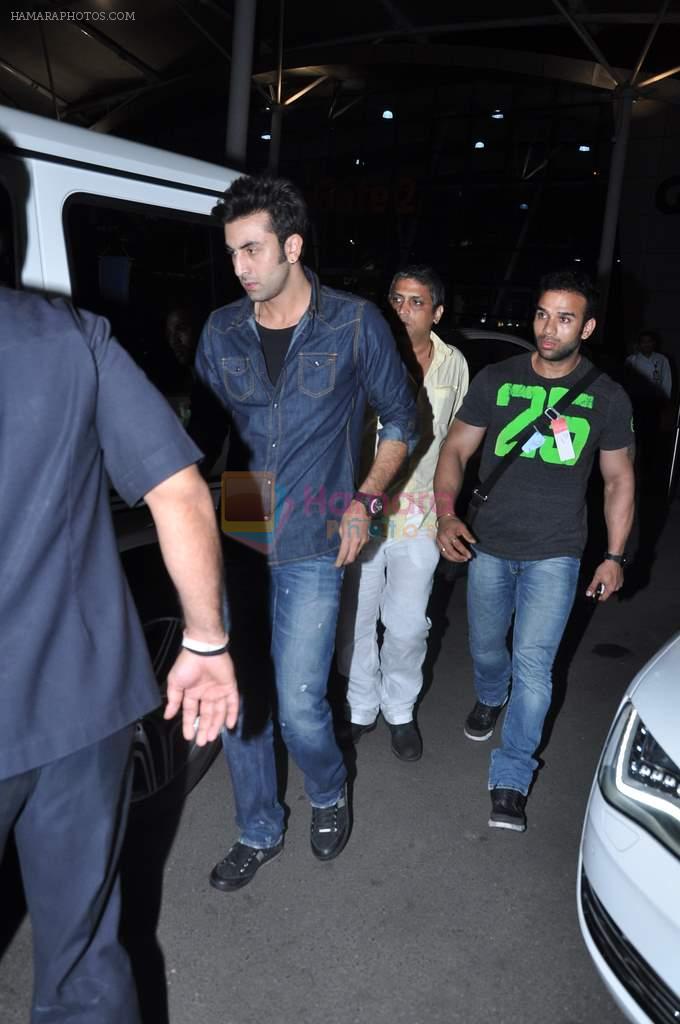 Ranbir Kapoor snapped at airport in Mumbai on 25th May 2013
