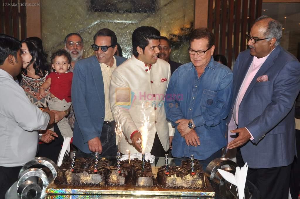 Boney Kapoor, Dharmendra, Salim Khan at Prabodh Dhavkhare's birthday bash in Blue Sea, Mumbai on 28th May 2013