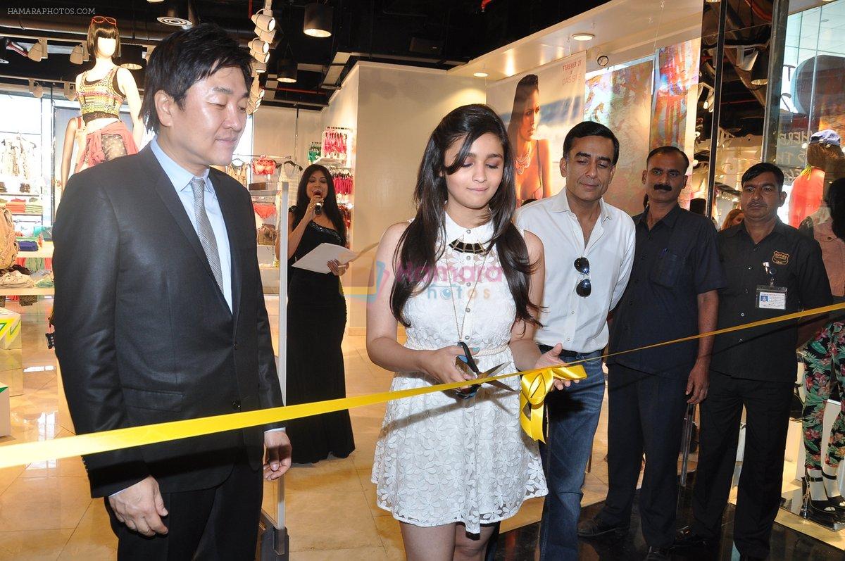 Alia bhatt inaugurates Forever 21 store in Infinity, Mumbai on 31st May 2013