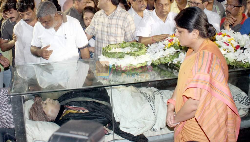 dipa das munshi at Rituparno Ghosh funeral in Kolkatta on 30th May 2013