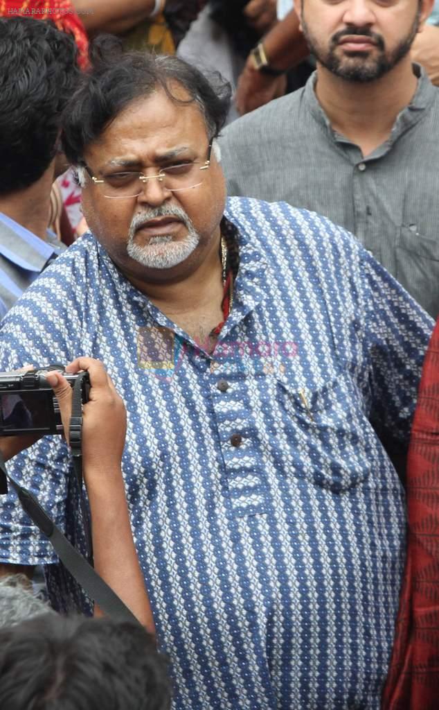 partho chaterjee at Rituparno Ghosh funeral in Kolkatta on 30th May 2013