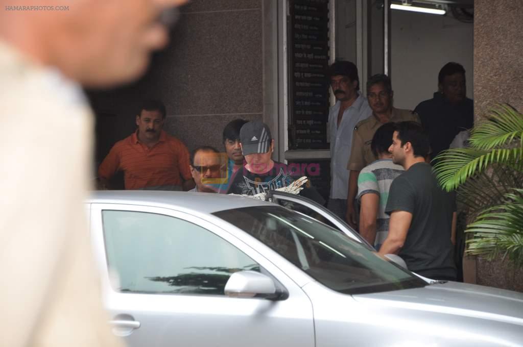 Aditya Pancholi visits Jiah home on 4th June 2013