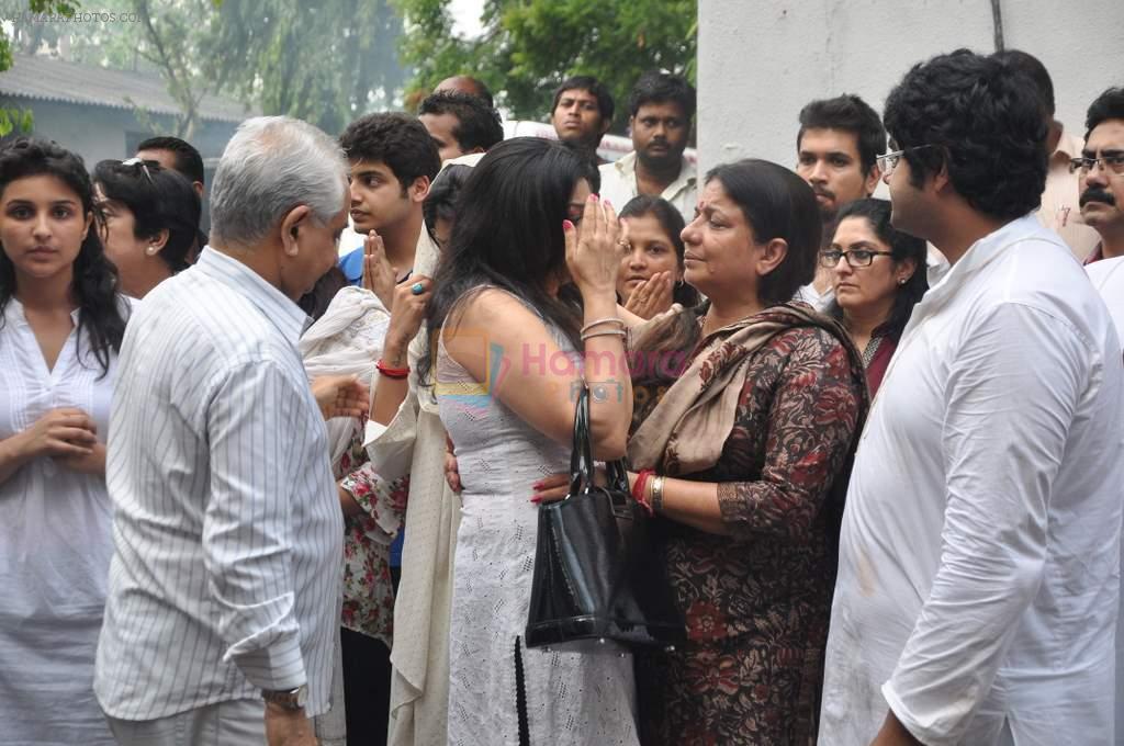 at Priyanka Chopra's dad funeral in Mumbai on 10th June 2013