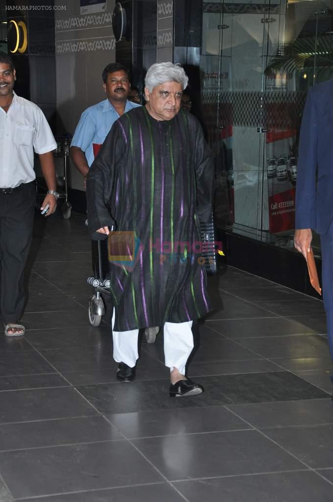 Javed Akhtar returns from Paris in Mumbai Airport on 11th June 2013