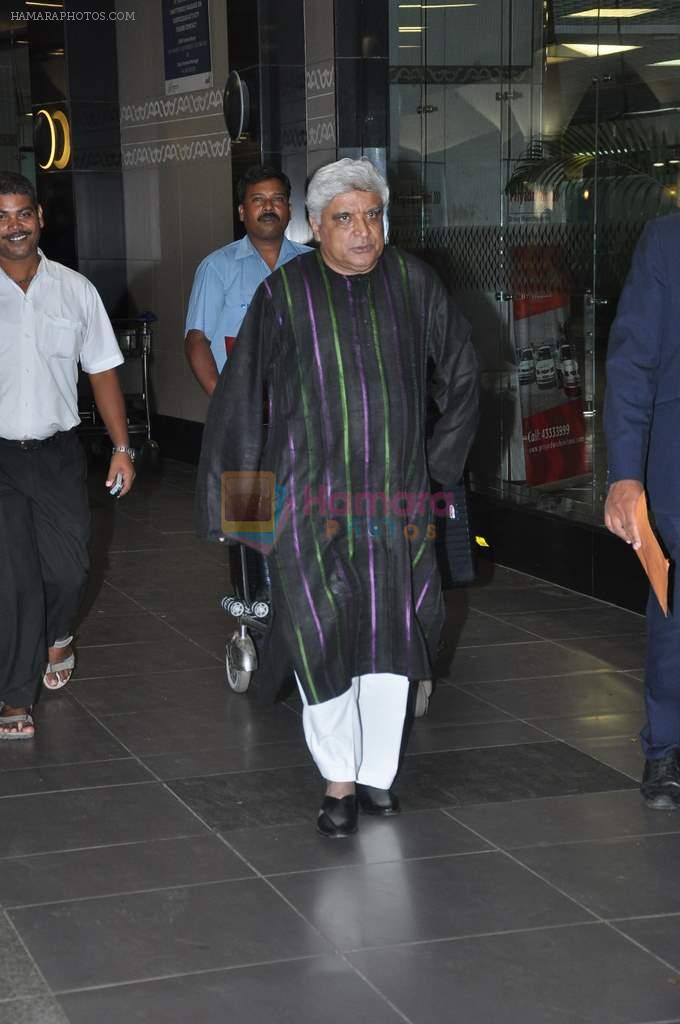 Javed Akhtar returns from Paris in Mumbai Airport on 11th June 2013