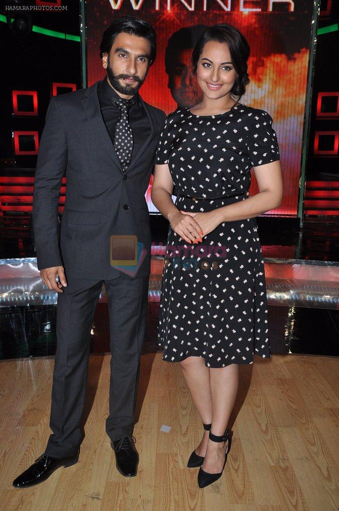 Ranveer Singh, Sonakshi Sinha at the grand finale of Master Chef in Mumbai on 14th June 2013