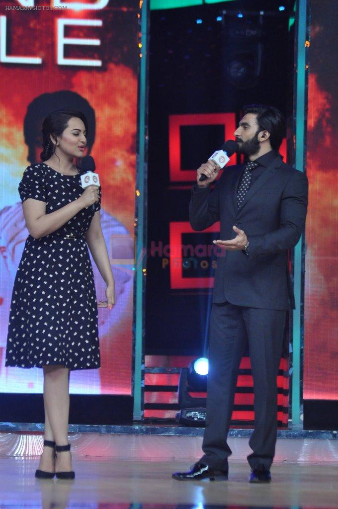 Ranveer Singh, Sonakshi Sinha at the grand finale of Master Chef in Mumbai on 14th June 2013