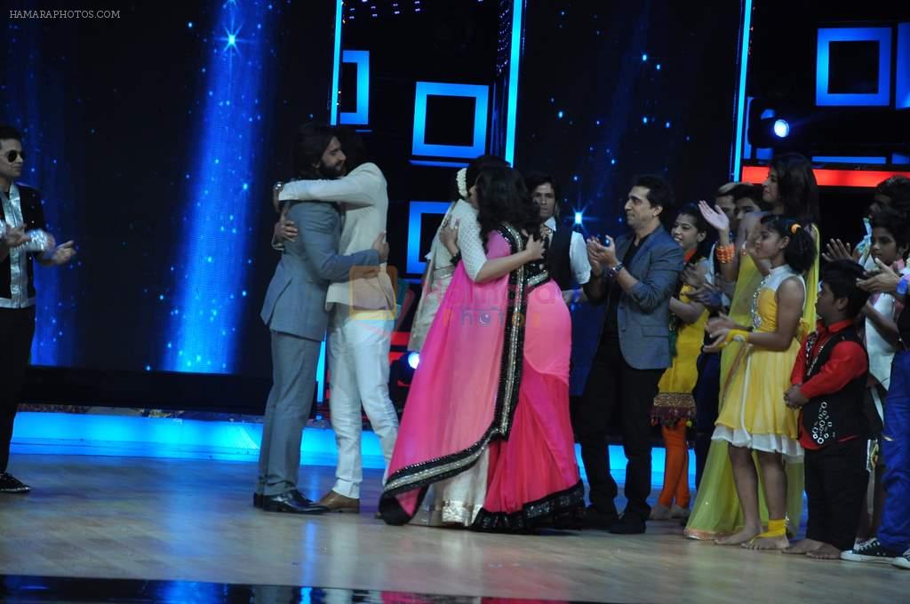 Sonakshi Sinha, ranveer at Lootera film promotions on the sets of Star Plus India Dancing Superstar in Filmcity on 17th June 201
