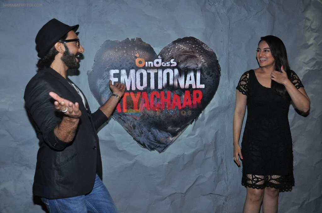 Sonakshi Sinha, Ranveer Singh at Lootera promotions on the sets of Bindas Emotinal Atyachaar 4 in Filmistan, Mumbai on 18th June 2013
