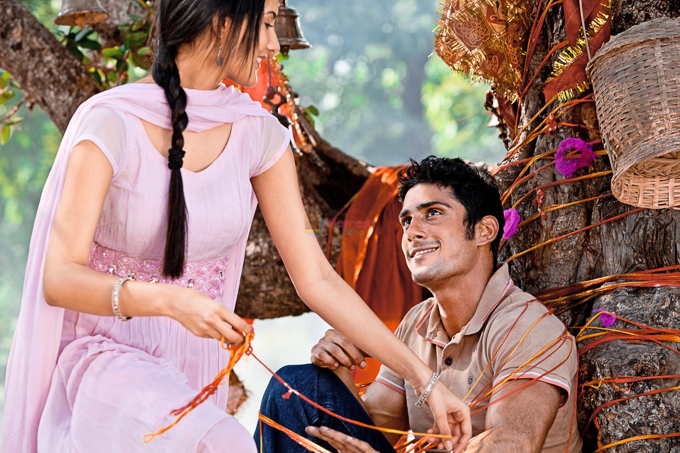 Amyra and Prateik in the still from movie Issaq