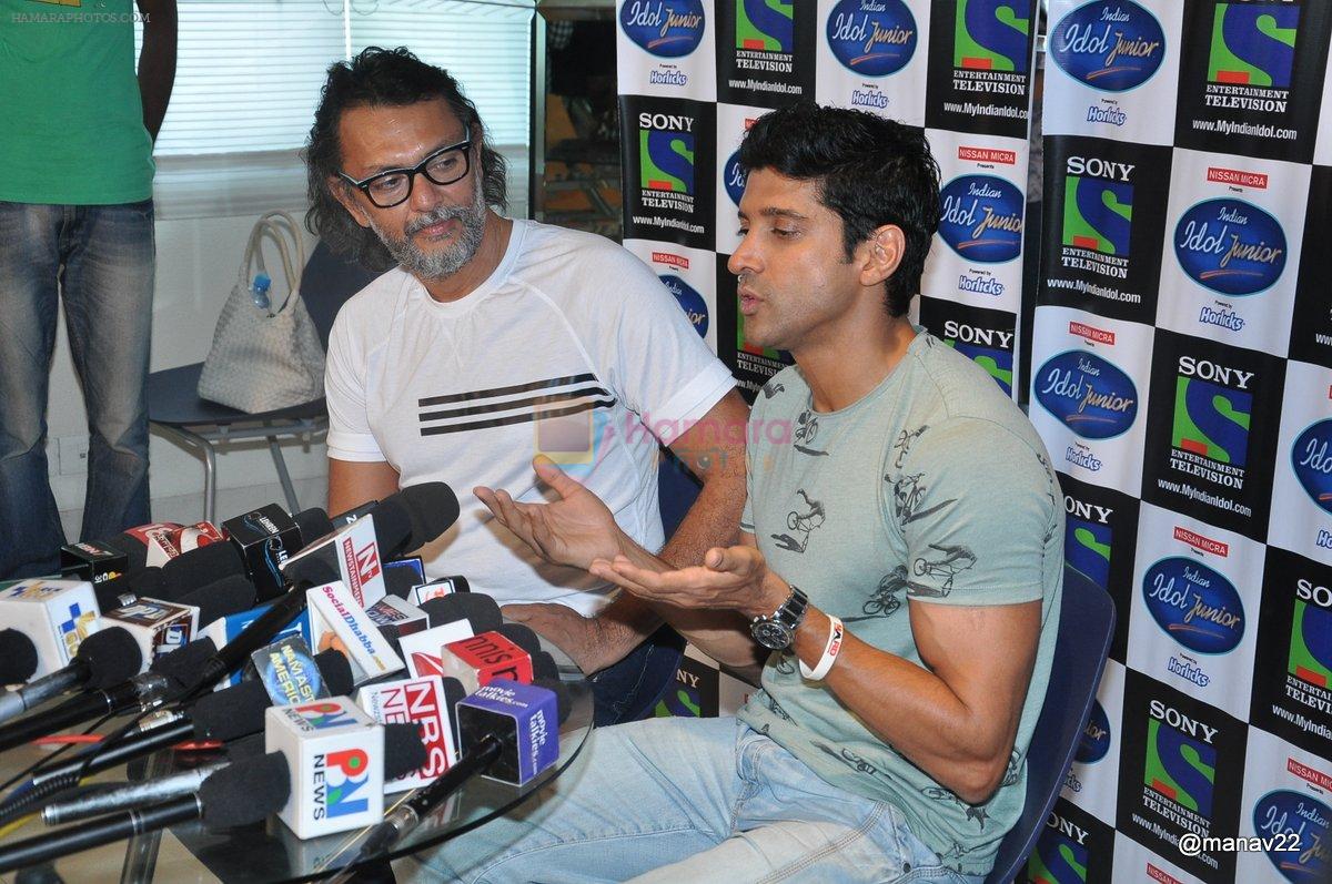 Farhan Akhtar, Rakeysh Omprakash Mehra promote bhaag Mikha Bhaag on Indian Idol Junior in Mumbai on 22nd June 2013