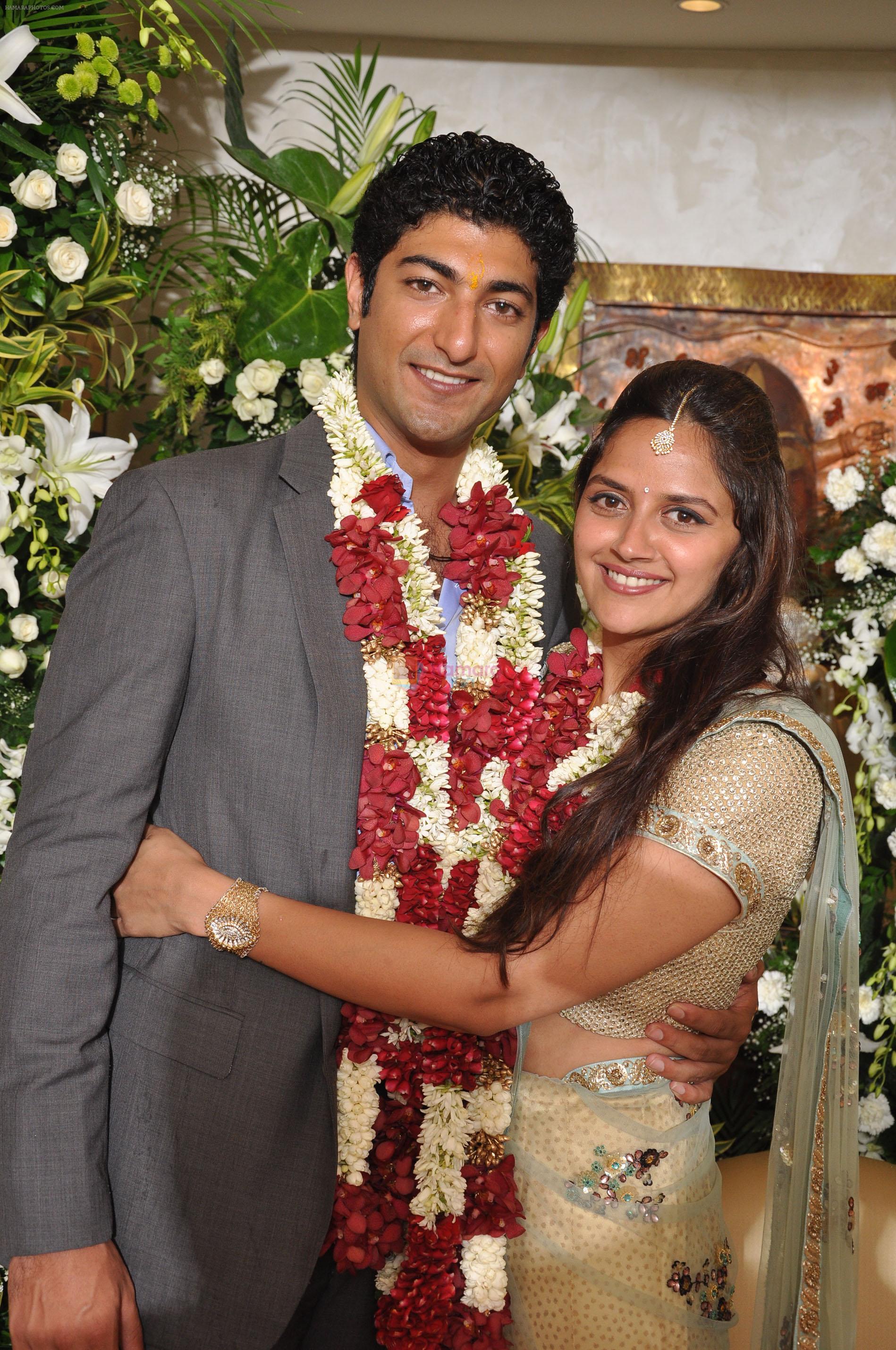 Ahana Deol, Vaibhav Vora at Ahana Deol gets engaged to Delhi based businessman Vaibhav Vora in their residence, Juhu Scheme, Mumbai on 25th June 2013