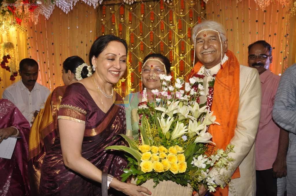 Hema Malini at Ramesh Deo's 50th wedding anniversary in Isckon, Mumbai on 1st July 2013