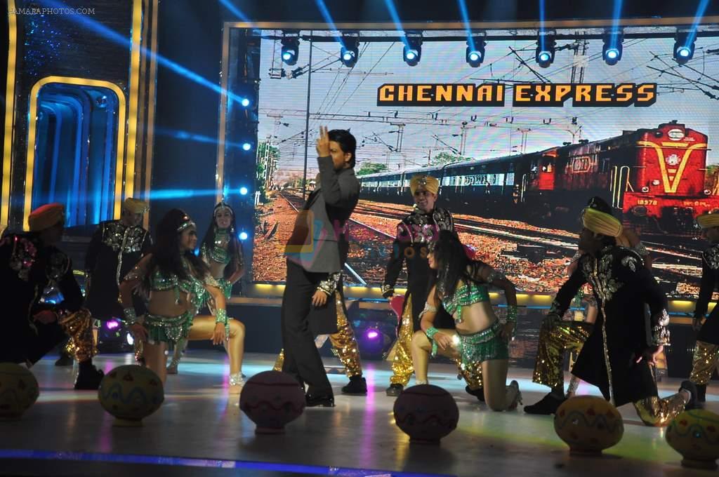 Shahrukh Khan promotes Chennai Express on the sets of Jhalak Dikhla jaa 6 in Mumbai on 3rd June 2013