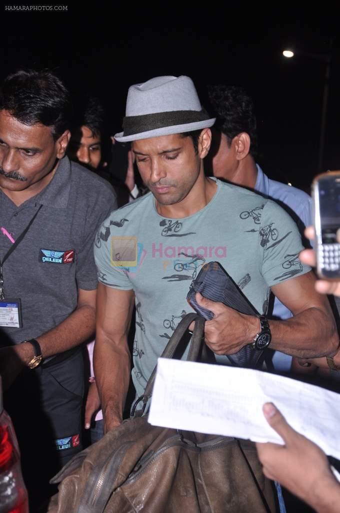 Farhan Akhtar leave for London to promote Bhaag Mikha Bhaag in Mumbai Airport on 3rd July 2013