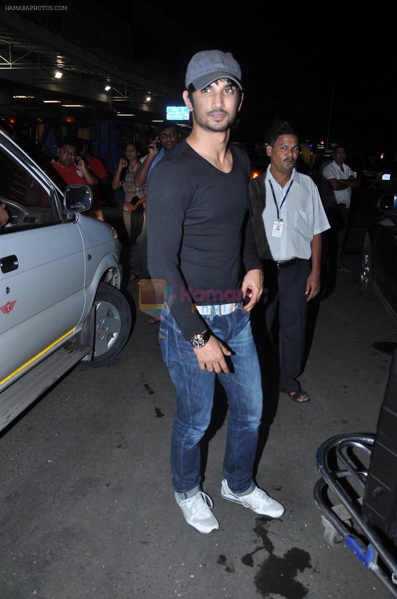 Sushant Singh Rajput leave for IIFA Macau in Mumbai Airport on 4th July 2013