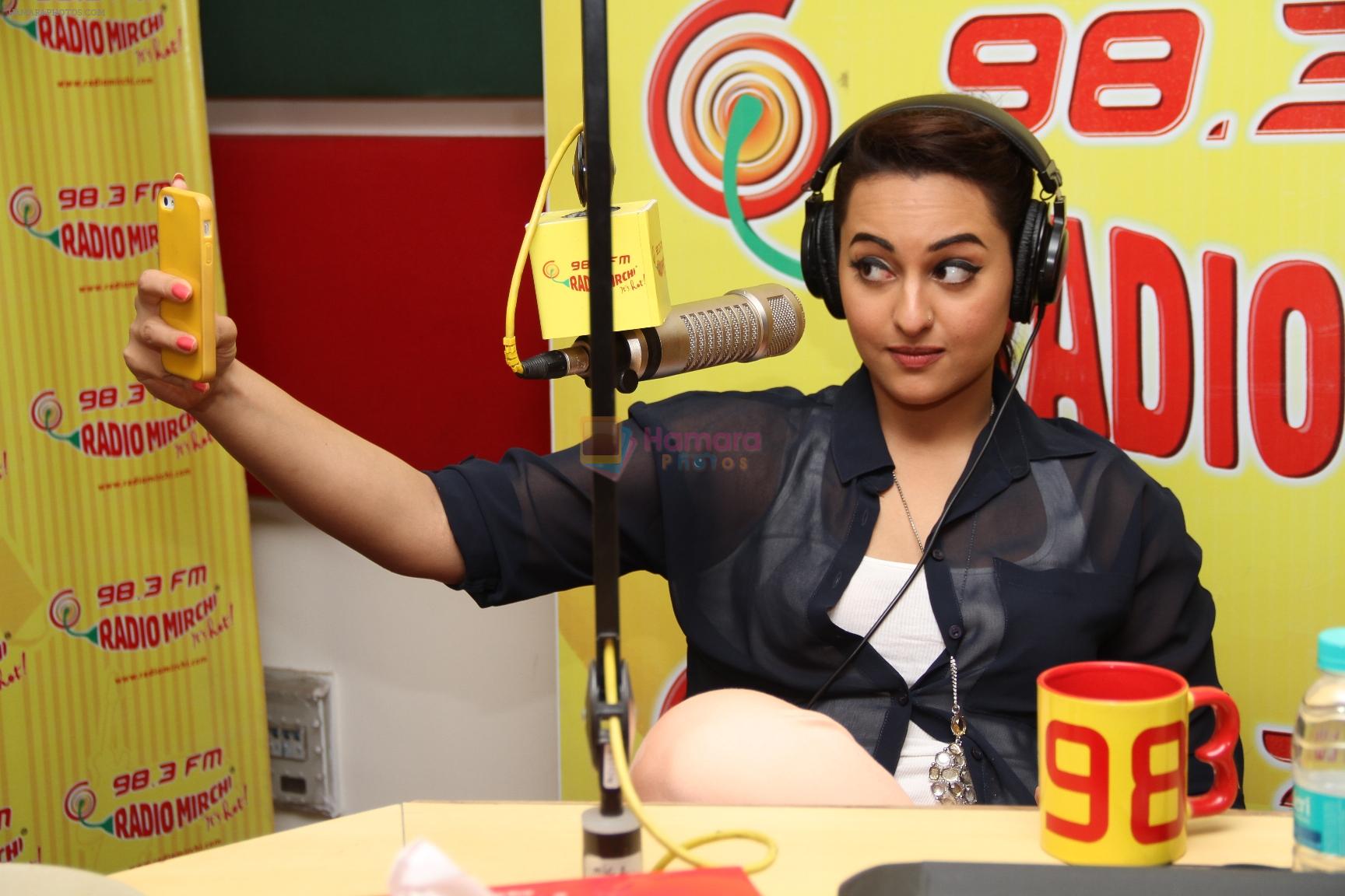 Trying to look preety even when on air - Sonakshi Sinha at Radio Mirchi Studio for promotion of her upcoming movie Lootera