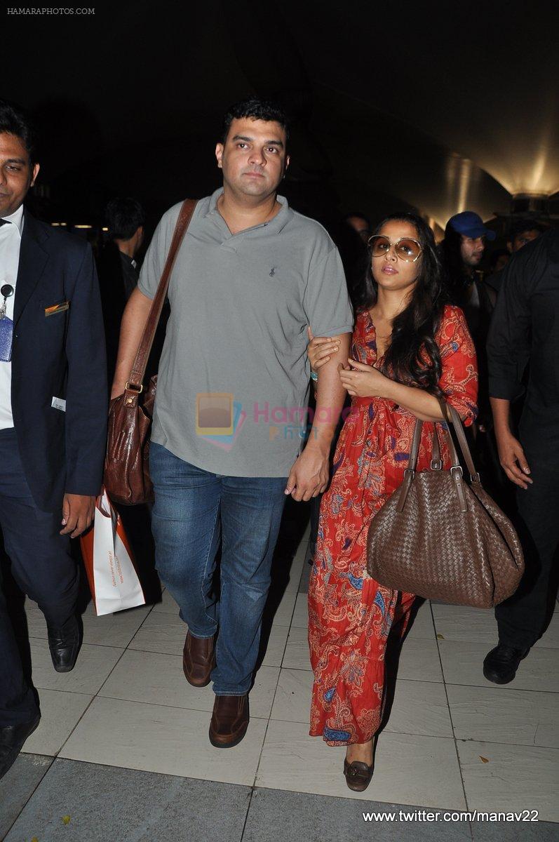 Vidya Balan arrive from IIFA awards 2013 in Mumbai Airport on 7th July 2013