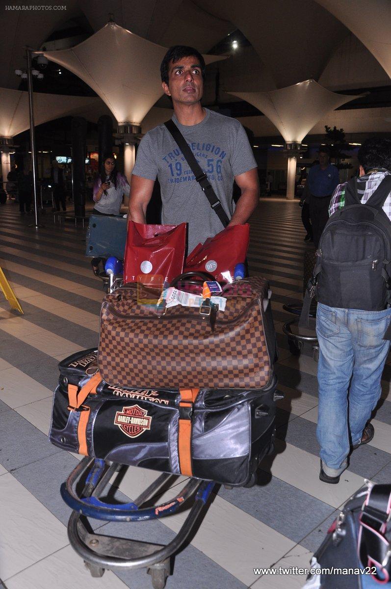 Sonu Sood arrive from IIFA awards 2013 in Mumbai Airport on 7th July 2013