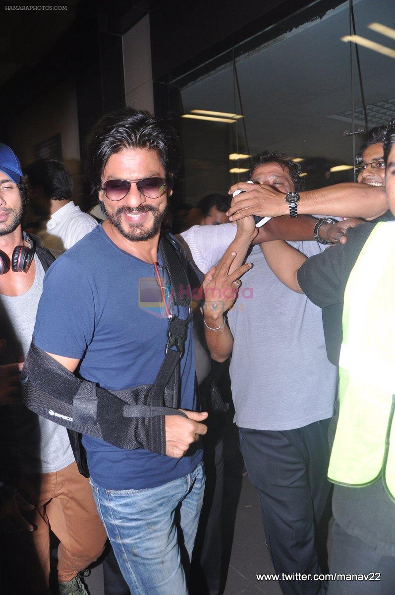 Shahrukh Khan arrive from IIFA awards 2013 in Mumbai Airport on 7th July 2013
