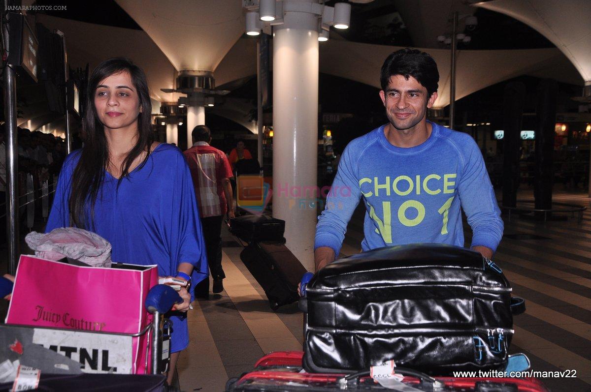 Tina and Hussain arrive from IIFA awards 2013 in Mumbai Airport on 7th July 2013
