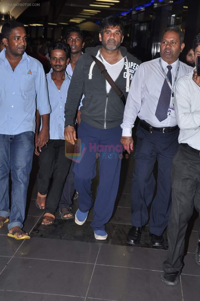 Sunil Shetty returns from IIFA in Airport, Mumbai on 9th July 2013