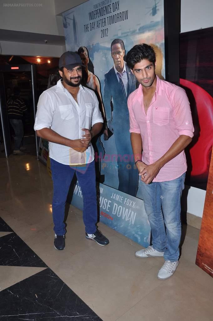 Madhavan at Sixteen film premiere in Mumbai on 10th July 2013