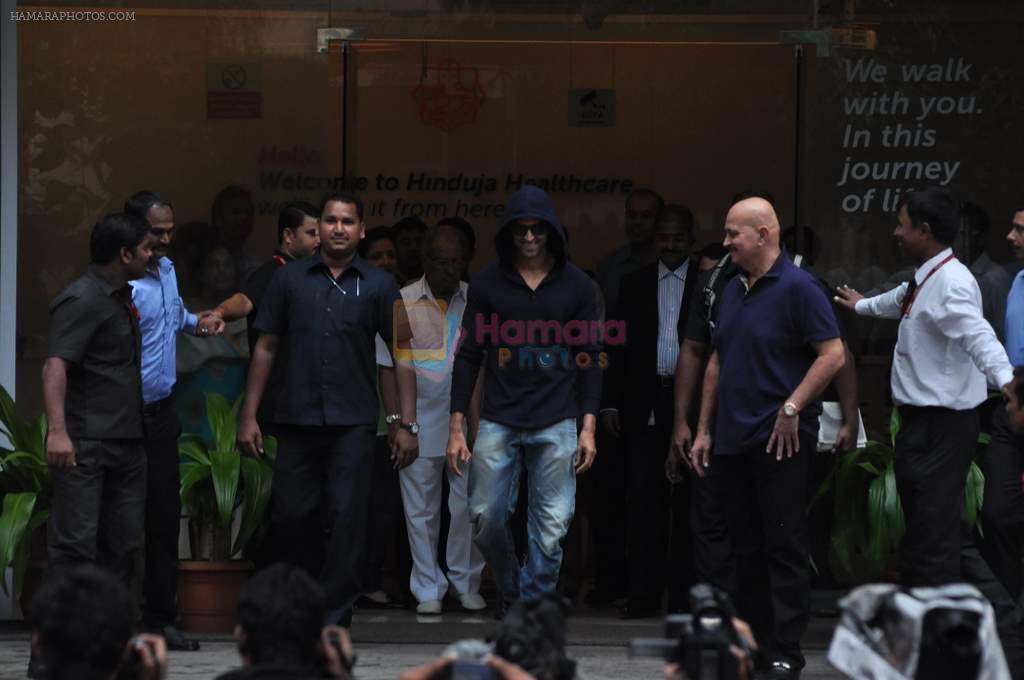 Hrithik Roshan discharged from hospital in Mumbai on 11th July 2013