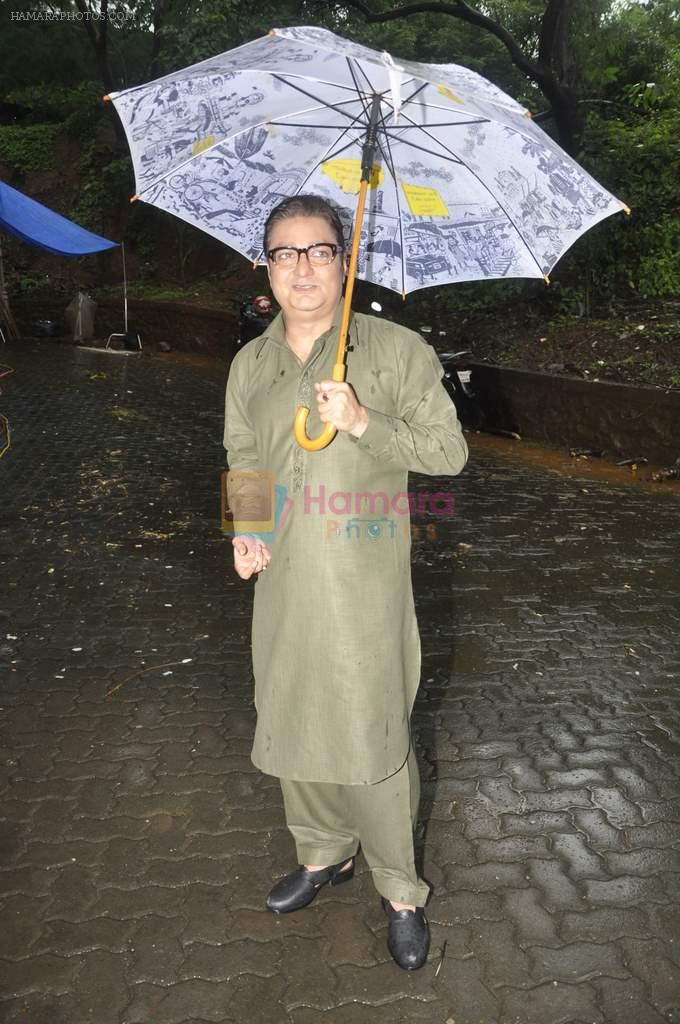 Vinay Pathak at Bajatey Raho promotion on the sets of CID in Whistling Woods, Mumbai on 12th July 2013